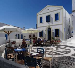 In den Straßen des Bergdorfs Nikia