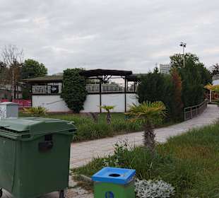 Schöne Strandpromenade 