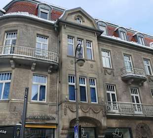 Erbaut für Frau Kommerzienrat und Fräulein Tochter