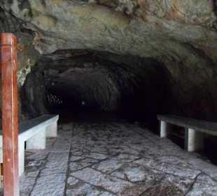 Przejście pod szczytem