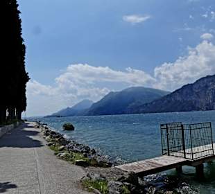 Wanderweg entlang des Lago