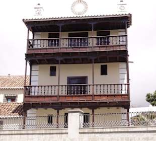 Haus mit schönen Balkonen