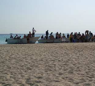 Boote die zur Insel fahren