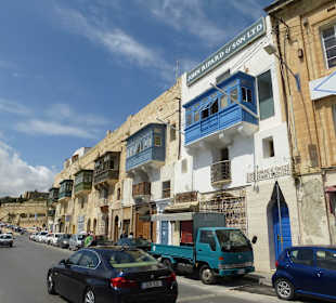Schöne Balkone Straße an der Waterfront