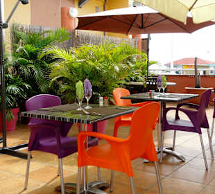 Die Terrasse des "Délices & Gourmets"