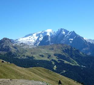 Wolkenloser Himmel am Sellajoch