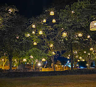Eingangsbereich bei Nacht 