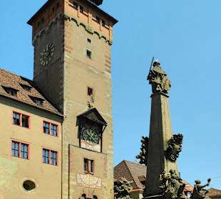Rathaus mit Vier Röhrenbrunnen