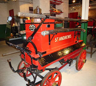 Handspritze, von Pferden gezogen