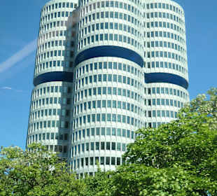 Der BMW-Vierzylinder am Mittleren Ring