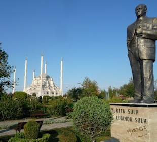 Parkanlage Richtung Moschee