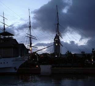 Aloha Tower