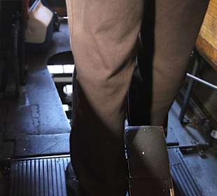 Bremsen mit den Beinen