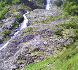 Viele Wasserfälle