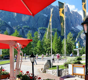 Radfahrer vor grandioser Kulisse