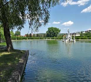 Der See im Rokoko-Garten des Schlosses