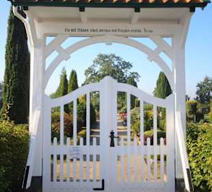 Prunkpforte zum Friedhof