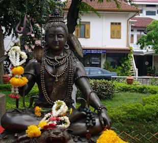 In der Tempelanlage Wat Indraviharn