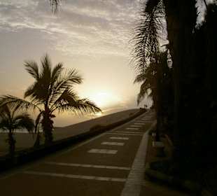 Strandpromenade / Sonnenuntergang