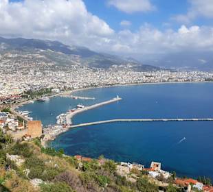 Burg Alanya - Blick auf den Hafen