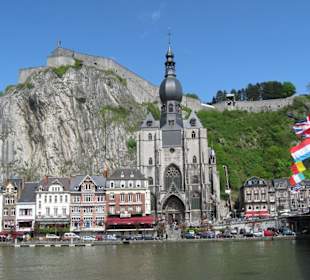 Stadt im Maastal