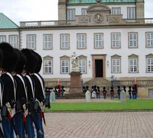Türe zum Schloss offen