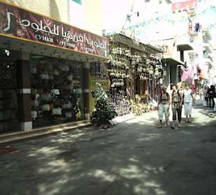 Weihnachstbaum in der Straße