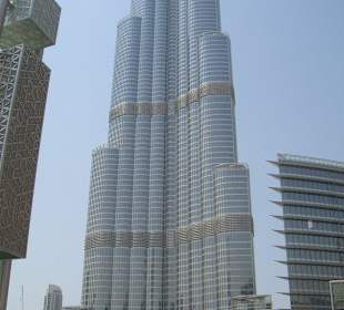 Burj Dubai vom Vorplatz