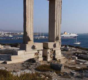 Apollon Tempel mit Hafen