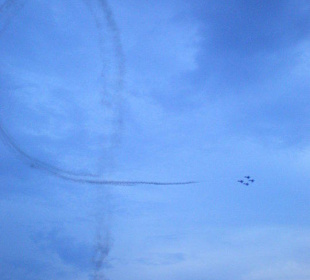 Acrobacias aereas durante el Fäscht
