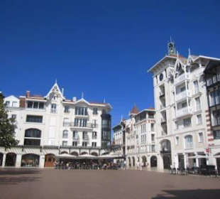 Place de Marquises (Nordseite)