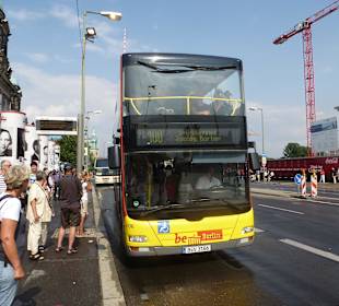 Mit der 100 durch Berlin