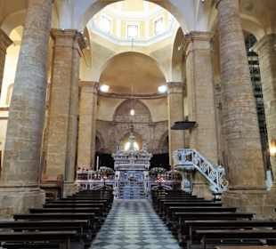 Das Langschiff der Kathedrale Santa Maria