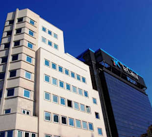 Moderne Bauten am Plaza