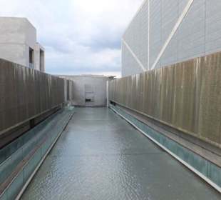 Widok stawu dolnego z górnego tarasu.