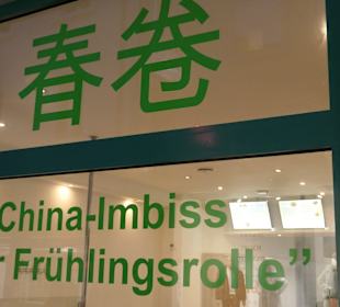 Im China-Imbiss Zur Frühlingsrolle zum Abendessen