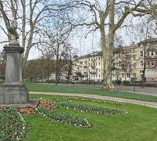 Bei einem Spaziergang entlang der Kaiserallee