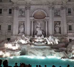 Trevi Brunnen bei Nacht