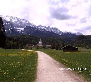 Am Wanderweg Elmau