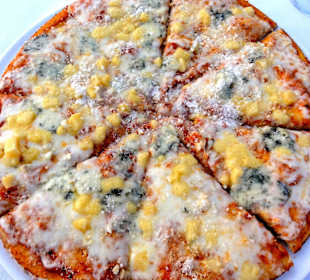 Pizza Vier Käse mit Mais