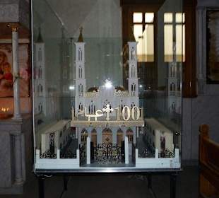 Modell der 100-jährigen Kirche der Heiligen Maria