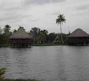 Hotelhütten im Indianerdorf