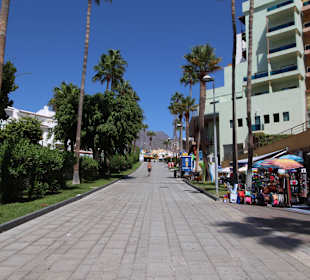 Strandpromenade zum Hotel