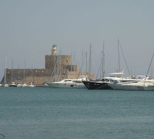 Der Hafen in Rhodos Stadt