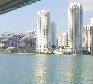 Skyline vom Wasser her