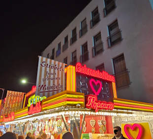 Viele Buden mit Süßes