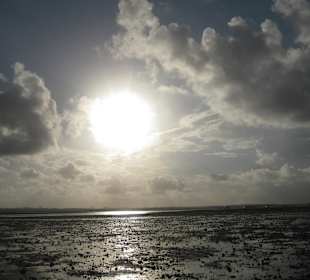 Sonnenuntergang bei der Insel