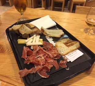 Serano-Schinken und Käse-Platte