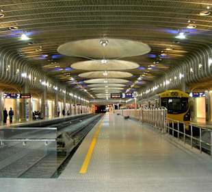 Gleise des unterirdischen Bahnhofs
