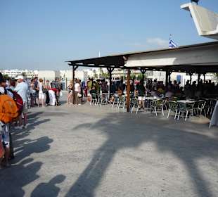 Warteschlange zur Fähre in Kos